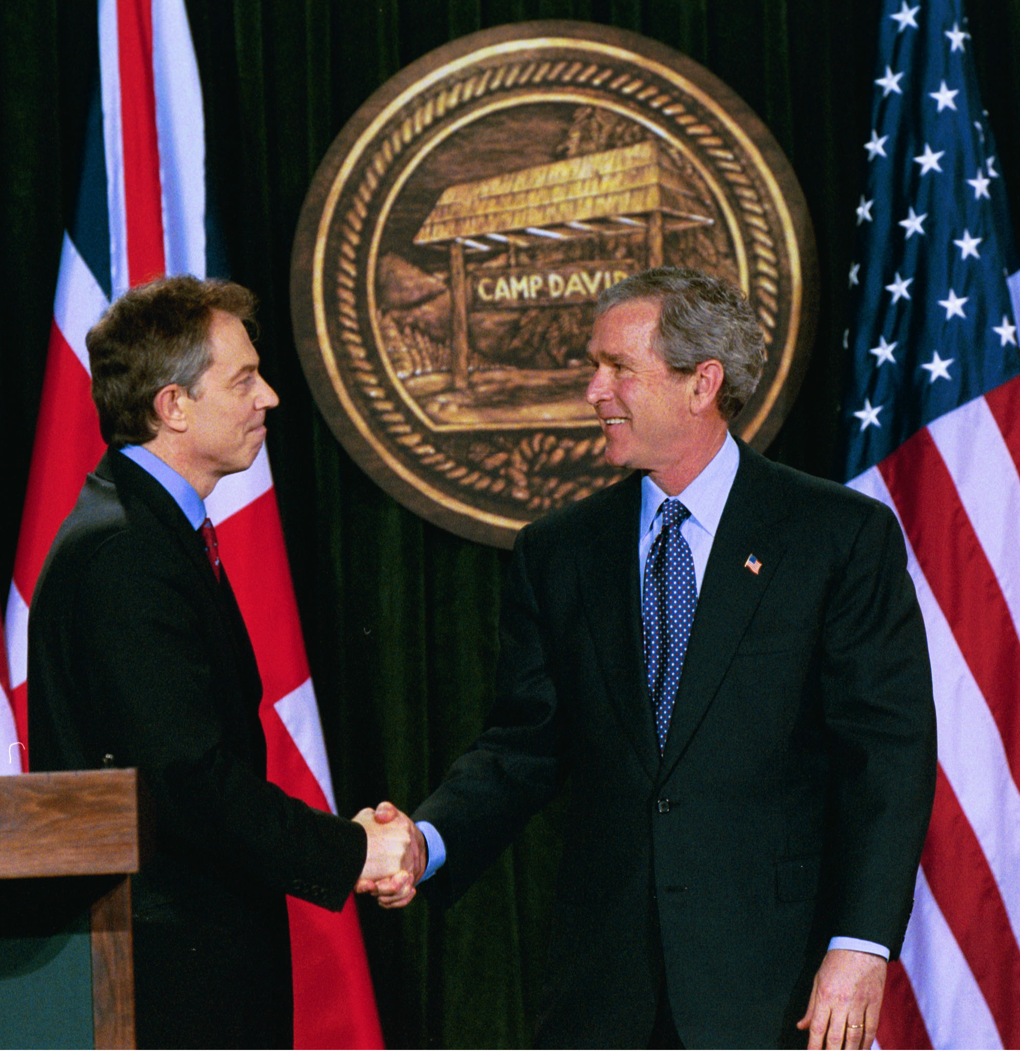 President George W. Bush and British Prime Minister Tony Blair shake hands after they conclude a joint news conference at the Camp David, March 27, 2003. (Paul Morse/White House)