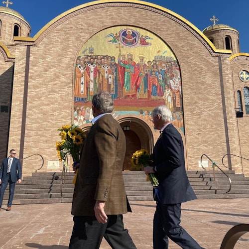 President Bush and President Clinton visit Ukrainian church