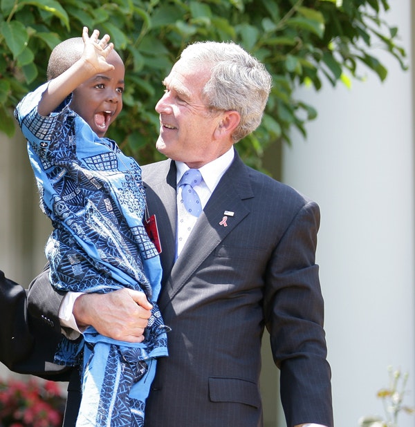 President Bush carries Baron Mosima Loyiso Tantoh, 4, back to the White House after making a statement about the President's Emergency Program for AIDS Relief (PEPFAR) in the Rose Garden, May 30, 2007. (Eric Draper / White House)